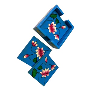 Sous-verres carrés en bois faits à la main avec motif floral peint, art populaire, décoration intérieure, couleur bleue - Product Image 1