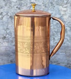 Ensemble de carafes en cuivre pour une culture de table haut de gamme, service d'eau artisanal en métal avec verres, durable et réutilisable pour le service à table. - Product Image 6