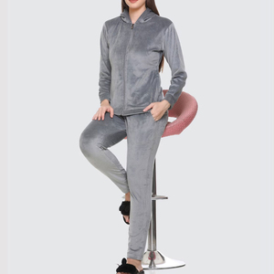 Conjunto de Chándal de Terciopelo de 2 Piezas para Mujer con Logotipo Bordado de Pedrería Personalizado, Pantalones de Algodón y Sudadera con Capucha de Terciopelo - Product Image 5