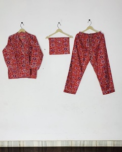 Conjunto de Pijama de Algodón Estampado a Mano para Mujer, Ropa de Dormir con Estampado Floral, Cuello Camisero, Conjunto de Tres Piezas - Product Image 1