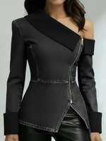 Veste en jean asymétrique avant-gardiste pour femme avec col à revers contrastant à une épaule et fermeture éclair diagonale apparente