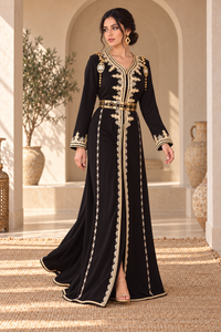 Caftan marocain noir de luxe avec broderie dorée, ornements aux épaules et ceinture géométrique pour femmes, pour les mariages et les soirées - Product Image 5