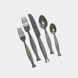 Ensemble de couverts de table élégants en acier inoxydable de luxe contemporain, durables, portables et stylés pour la maison moderne et les fêtes - Product Image 1