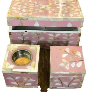 Set de vadrouille Bakhoor avec deux boîtes incrustées de motifs floraux roses Coffret Bakhoor avec petit brûleur d'encens et petit coffret - Product Image 1