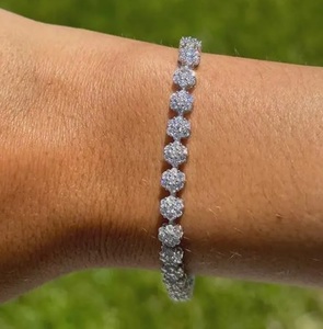 Bracelet tennis de luxe en moissanite, style hip-hop, serti de pierres, aspect diamant VVS, chaîne en or blanc brillante - Product Image 4
