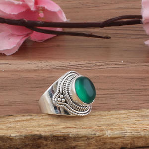Anillo de Sello Turco Vintage de Plata de Ley 925 para Mujer, Hecho a Mano, con Ónix Verde, Gema Verde de Corte Brillante y Engaste en Bisel - Product Image 3