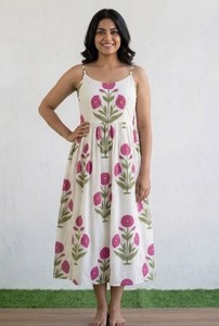 Vestido de algodón con estampado floral para mujer, hecho con tela suave y transpirable, perfecto para uso casual, vacaciones y estilo resort. - Product Image 2