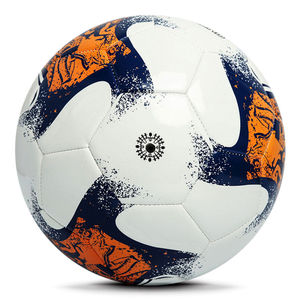 ลูกฟุตบอลลายกราฟิกแบบกำหนดเอง ขนาด 5 สำหรับฝึกซ้อม ผลิตจากวัสดุ PU ทนทาน เหมาะสำหรับการแข่งขัน ฝึกซ้อม และเล่นกีฬากลางแจ้ง - Product Image 4
