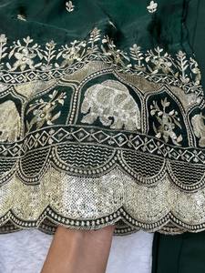 Ensemble Sharara et châle vert foncé en soie gaufrée, style indien/pakistanaise traditionnel, avec robe à fines bretelles pour femme - Idéal pour mariages et fêtes - Product Image 5