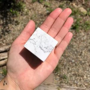 Cristal de howlite blanc naturel en forme de cube, pierre polie, 5-6 cm, pour la décoration de la maison, le feng shui, la méditation, la guérison énergétique, cadeau d'amour - Product Image 2