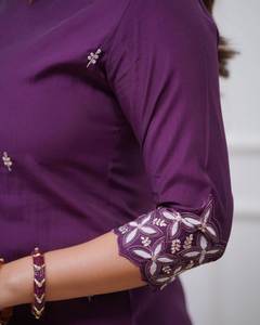 Conjunto de Kurta y Palazzo de Seda Banarasi Morada para Mujer con Dupatta de Tejido Pesado, Ropa Étnica Premium para Fiestas, Atuendo Moderno de Verano - Product Image 3