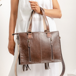 Bolso Tote de Cuero Hecho a Mano de Lujo Personalizado con Flecos Ocultos y Patrón de Piel de Vaca, Cierre de Cremallera Impermeable, Estilo Vestir para Mujer - Product Image 4