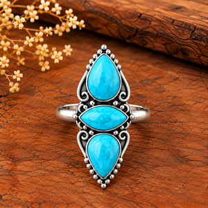 Bague en turquoise Mohave à 3 pierres, poire, marquise, faite à la main, style western bohème, bijou unique de créateur, bague statement en pierres précieuses - Product Image 4