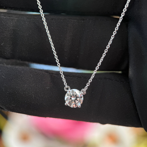 Colgante de Diamante Redondo Brillante de 1.80ct, D VVS2, Certificado IGI, Oro Blanco de 14K, Joyería Fina - Product Image 1
