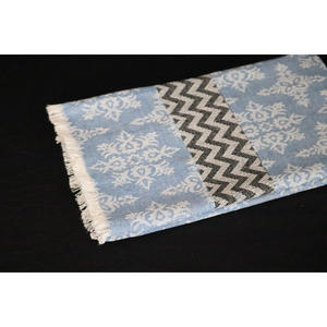 Bufanda Chal Jacquard de Algodón de Longitud Media para Mujer, Estilo Izzu International, Diseño Floral de Alta Calidad, Duradera, Superventas - Product Image 5