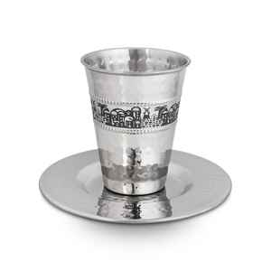 Nouvel Arrivage – Sous-verre pour Coupe Kiddush en Acier Inoxydable Argenté avec Gravure de Raisins Marque I k, Capacité 150-300ml, Design Classique - Product Image 1