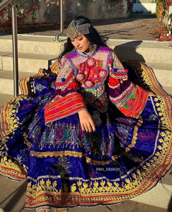 Robe traditionnelle afghane rayonnante avec un corsage brodé à la main aux motifs complexes et colorés, et des robes afghanes Kuchi fluides aux motifs géométriques et colorés. - Product Image 5