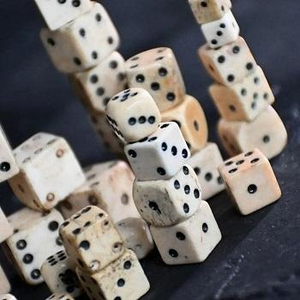 Juego de Dados DnD de 7 Piezas Hechos a Mano con Cuerno de Búfalo Vikingo Pulido, Hueso Natural, Color Natural, Ecológicos y de Origen Ético - Product Image 4