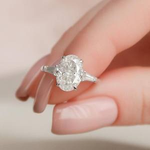 Bague de fiançailles en diamant ovale cultivé en laboratoire, trois pierres, pour femme, en argent 925, cadeau de promesse pour anniversaire, fête ou occasion spéciale - Product Image 4