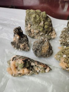 Espécimen Mineral de Heulandita Verde Natural y Hermosa, Formación de Geoda Irregular de Maharashtra - Product Image 4