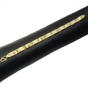 Bracelet pour homme en or jaune 22 carats avec maillons texturés, finition haut de gamme, bijou élégant, traditionnel et moderne pour un usage quotidien - Product Image 2