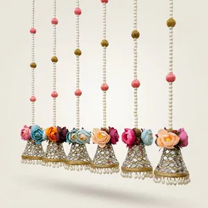 Décoration murale bohème en tissu avec fleurs, clochettes, miroirs et perles pour l'entrée de Diwali - Product Image 3