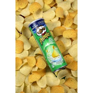 Pringles Premium con Crema Agria y Cebolla, Snack Clásico con un Sabor Cremoso y Sabroso a Cebolla - Product Image 1