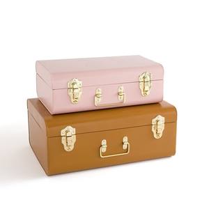 Elegante Baúl de Almacenamiento Metálico Color Crema con Herrajes Blancos y Tapa Segura para una Organización del Hogar - Product Image 6