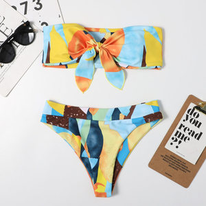 Conjunto de Bikini con Estampado Geométrico para Mujer, Top Bandeau, Braguita Tipo Tanga, Traje de Baño Elástico de Spandex y Poliéster - Product Image 1