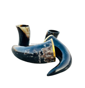 Corne de vache rustique corne d'hydromel avec support en fer tasse de bière traditionnelle avec enveloppe en cuir et chaîne suspendue - Product Image 2