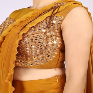 Hermoso atuendo con elegancia. Saree estilo sirena listo para usar para mujer con trabajo de espejos. Aspecto glamuroso para mujer. - Product Image 5