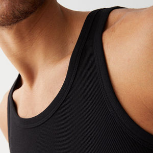 Camiseta sin mangas de moda premium con costuras impecables y tacto ligero, ideal para ropa urbana, sesiones de gimnasio y conjuntos de verano informales. - Product Image 4