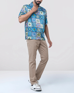 Chemise d'été décontractée pour homme, fabriquée sur mesure, en polyester 100% teint en fil, respirante, séchage rapide, anti-rétrécissement, idéale pour les vacances. - Product Image 6