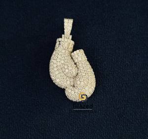 Exclusivo colgante de guantes de boxeo unisex de plata de ley 925, chapado en rodio, de alta calidad, con diamantes de moissanita. - Product Image 3