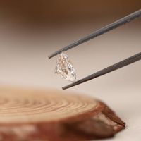 Im Labor gezüchteter runder portugiesischer Schliff 2,01 Karat loser CVD-Diamant E VS2 Reinheit IGI-zertifiziert handgefertigt poliert in Indien