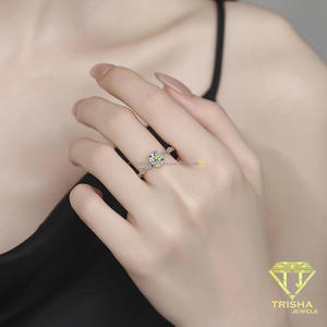 Anillo de compromiso de moissanita de corte redondo de lujo, plata de ley 925 con acabado en oro, elegante joya nupcial, regalo para mujer - Product Image 5