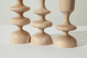 Ensemble de 3 chandeliers en bois scandinave, style rustique japonais, supports de bougies coniques en bois texturé primitif - Product Image 4