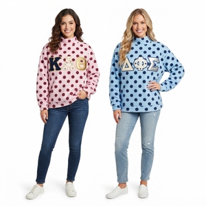 Sweat-shirt à col roulé rose à pois pour femme, logo OKA brodé, tricoté en coton et fibre de bambou, coupe classique pour l'automne - Product Image 3
