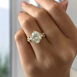 Bague florale en diamant de laboratoire de haute qualité, 3,02 carats, taille ovale, or jaune 14 carats, bijoux de mariage et de fiançailles pour les mariées - Product Image 4