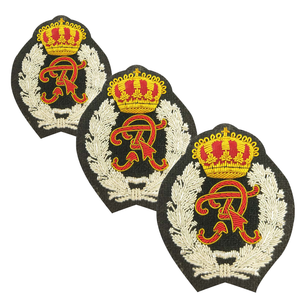 Insignias Bordadas de Alta Calidad y Tamaño Personalizado - Moda de Lujo Ecológica Hecha a Mano en Pakistán - Product Image 4