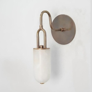 Applique murale moderne en laiton avec abat-jour géométrique, luminaire d'intérieur pour salle de bain, design léger - Product Image 2
