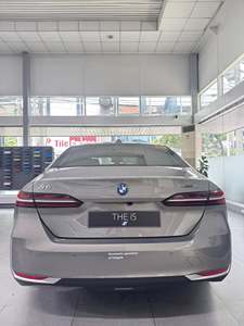 Sedán eléctrico premium 2024 usado – estilo i5 eDrive40 FWD - Product Image 2