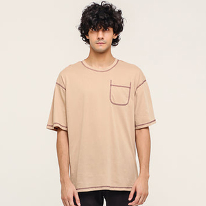 Camiseta de hombre con diseño de costuras, hombros caídos, bolsillo con ribete en contraste, cuello redondo, manga corta, estilo casual. - Product Image 4