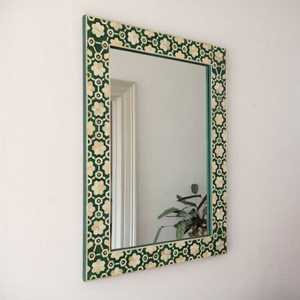 Cadre de miroir rond en MDF avec incrustation d'os, motif floral gris, style moderne, prix de gros usine - Product Image 1