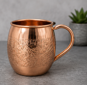 Mug à Moscow Mule en cuivre avec gravure florale, design vintage, poignée, vaisselle à cocktail isolée, mug isotherme de qualité supérieure - Product Image 1