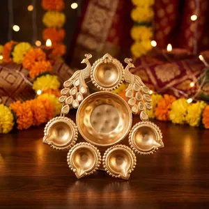 Bol Urli en laiton doré à motif paon avec supports pour Diya, support de lampe Urli décoratif indien, décoration traditionnelle pour la maison, centre de table - Product Image 4