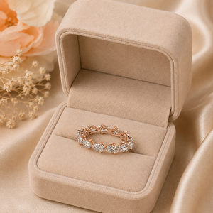 Bague éternité en or 10 carats avec diamants de laboratoire en forme de poire, style East West |   Bague en diamant à facettes latérales |   Cadeau de mariage de luxe, clarté VVS-VS - Product Image 6