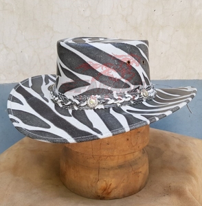 Chapeau Western en Cuir Imprimé Zèbre Noir et Blanc Style Cowboy avec Bande Tressée Concho et Large Bord – Accessoire de Mode Rodeo - Product Image 5