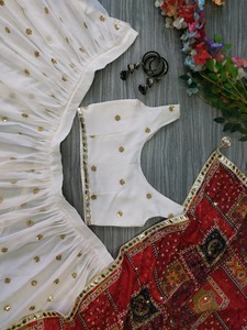 Conjunto de Lehenga Choli Blanco y Rojo con Bordado de Espejo, Traje Tradicional Indio para Bodas, Vestido Largo de Algodón para Mujer - Product Image 4