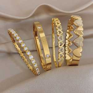เครื่องประดับแฟชั่นมินิมอลสุดฮิต ขายส่ง กำไลข้อมือรูปใบโคลเวอร์ชุบทอง 18K สำหรับผู้หญิง ชุดกำไลแบบซ้อนได้ กำไลข้อมือและกำไล - Product Image 3